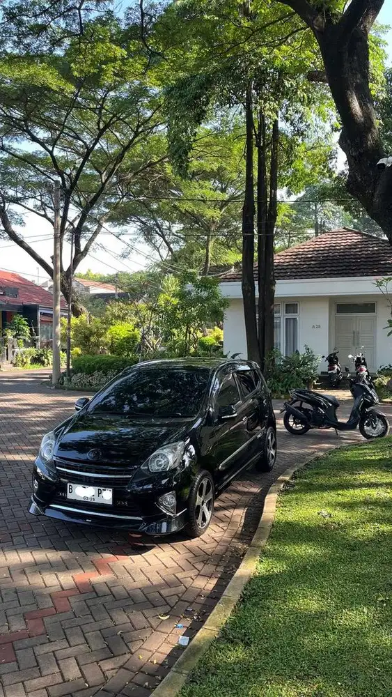 Agya 2013 Hitam