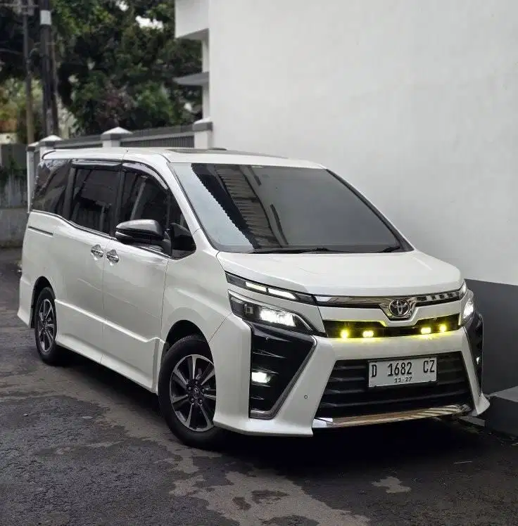 Toyota Voxy 2.0 baby vellfire 2018 putih bandung
