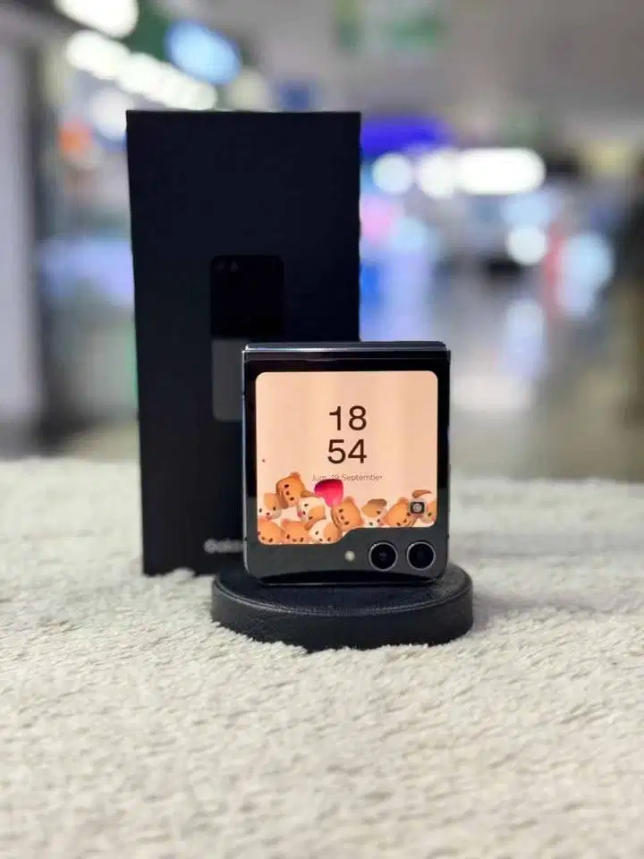 Samsung Z Flip 5 8/512 Sein Fullset Normal