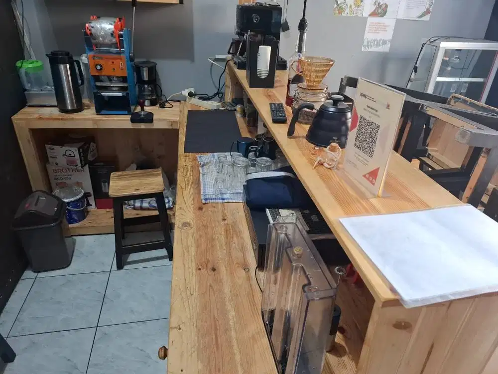 Jual meja bar + meja customer + bangku (baru 1tahun pemakaian)