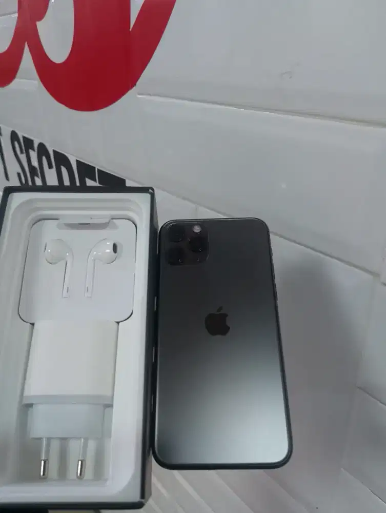 Iphone 11 pro max 256gb sangat baru LTE