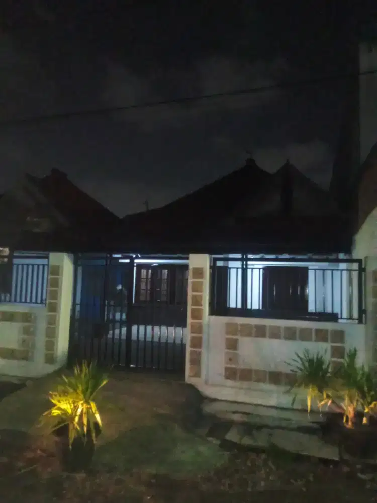 Dikontrakan Rumah / Kantor di tengah kota surabaya