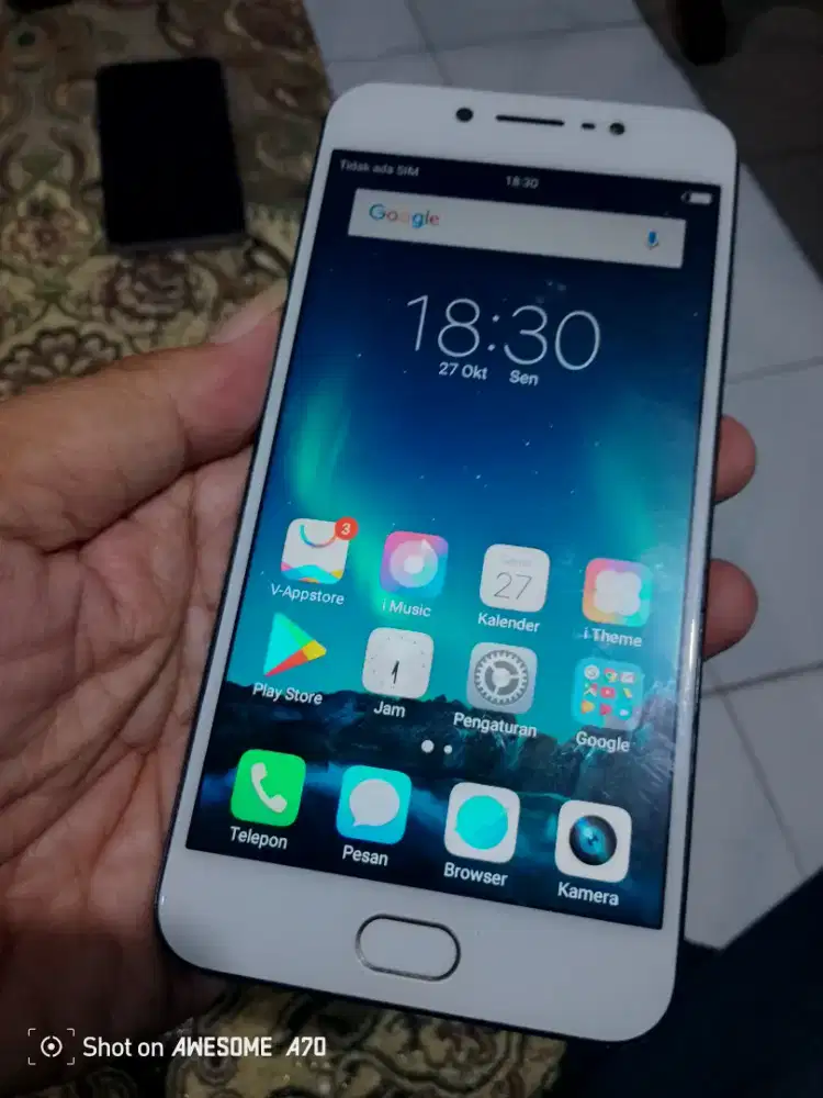 Vivo v5s.. 4/64.. hrg muriih bingiit bolo..