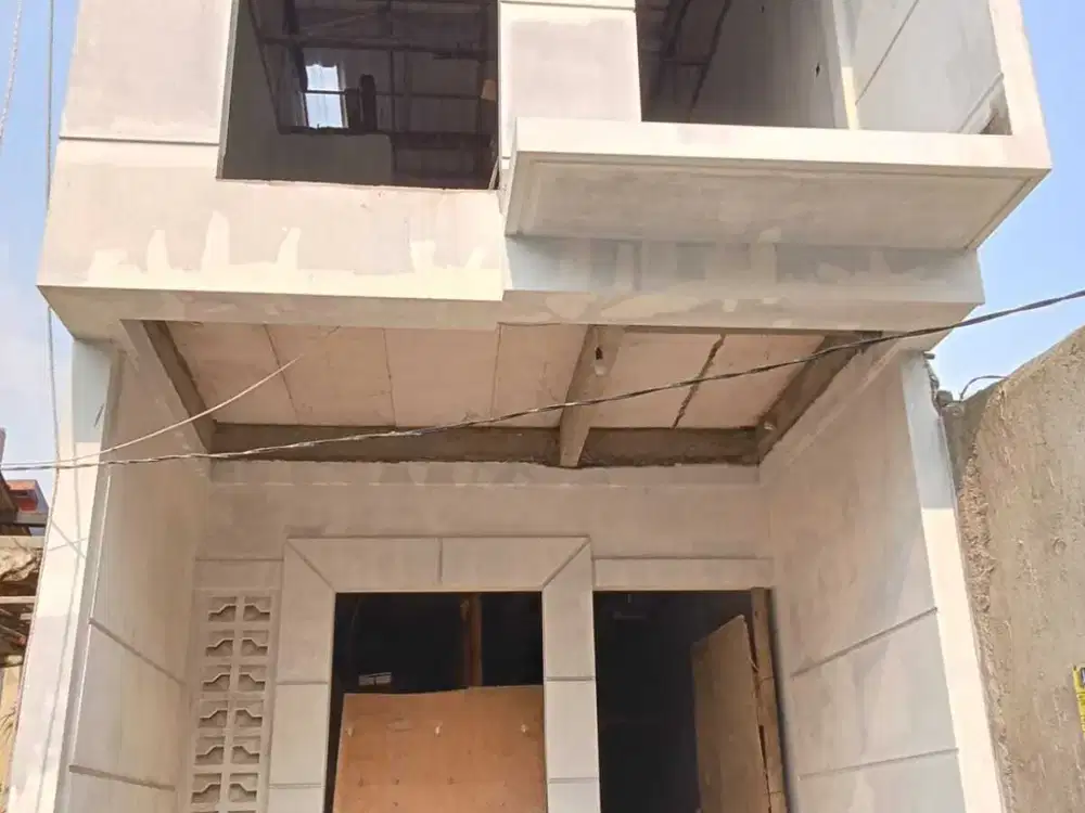 RUMAH MEWAH MURAH HARGA 1,5 M an LOKASI 10 MENIT DARI STASIUN KLENDER