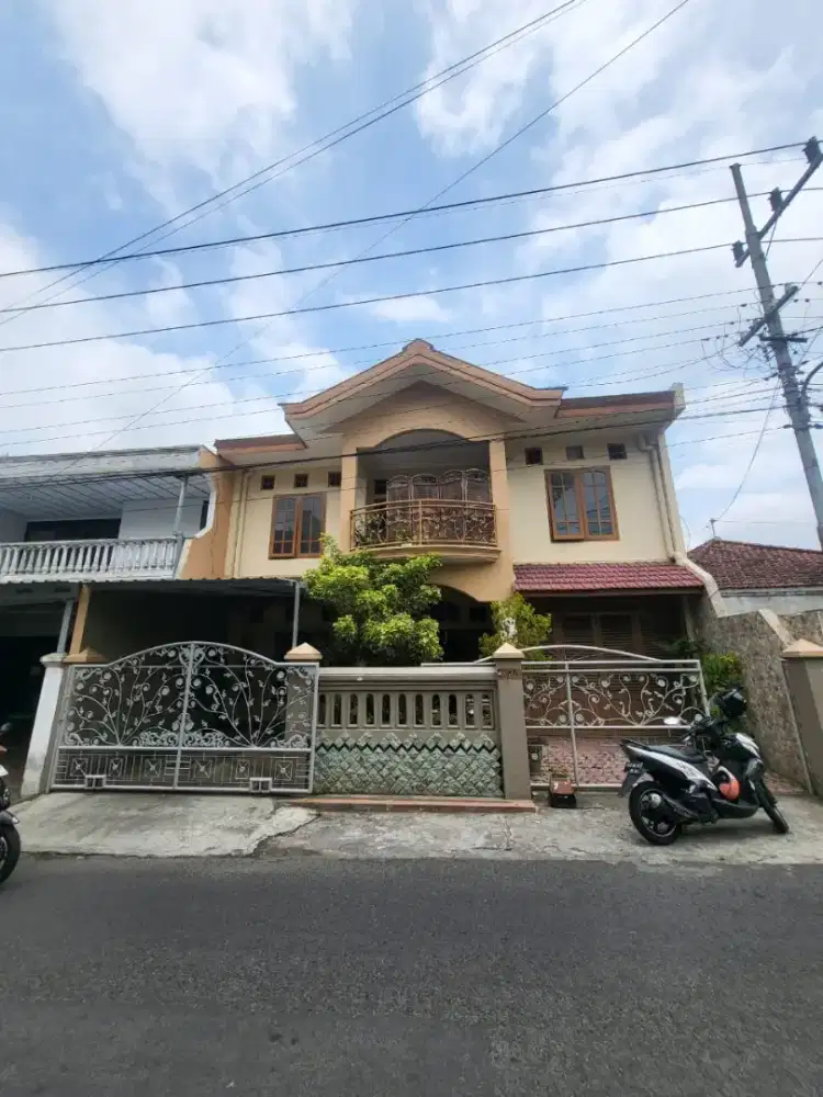 Rumah Siap Huni Dua Lantai Dekat Patung Pesawat Suhat Soekarno Hatta