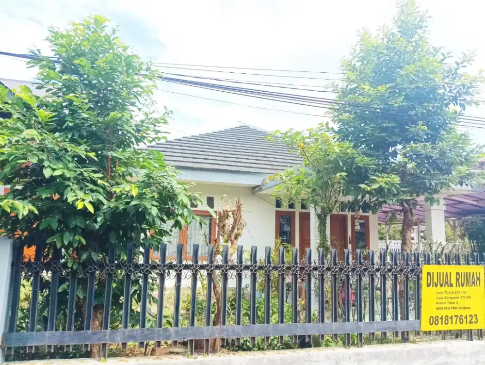 Rumah Hoek Asri di Bogor