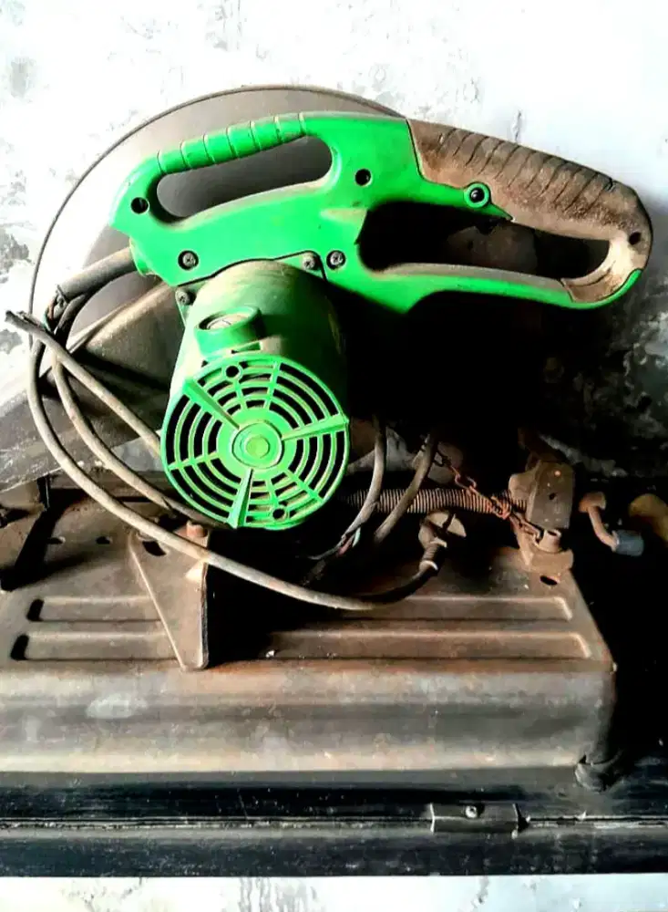 Gergaji tangan electric Hitachi