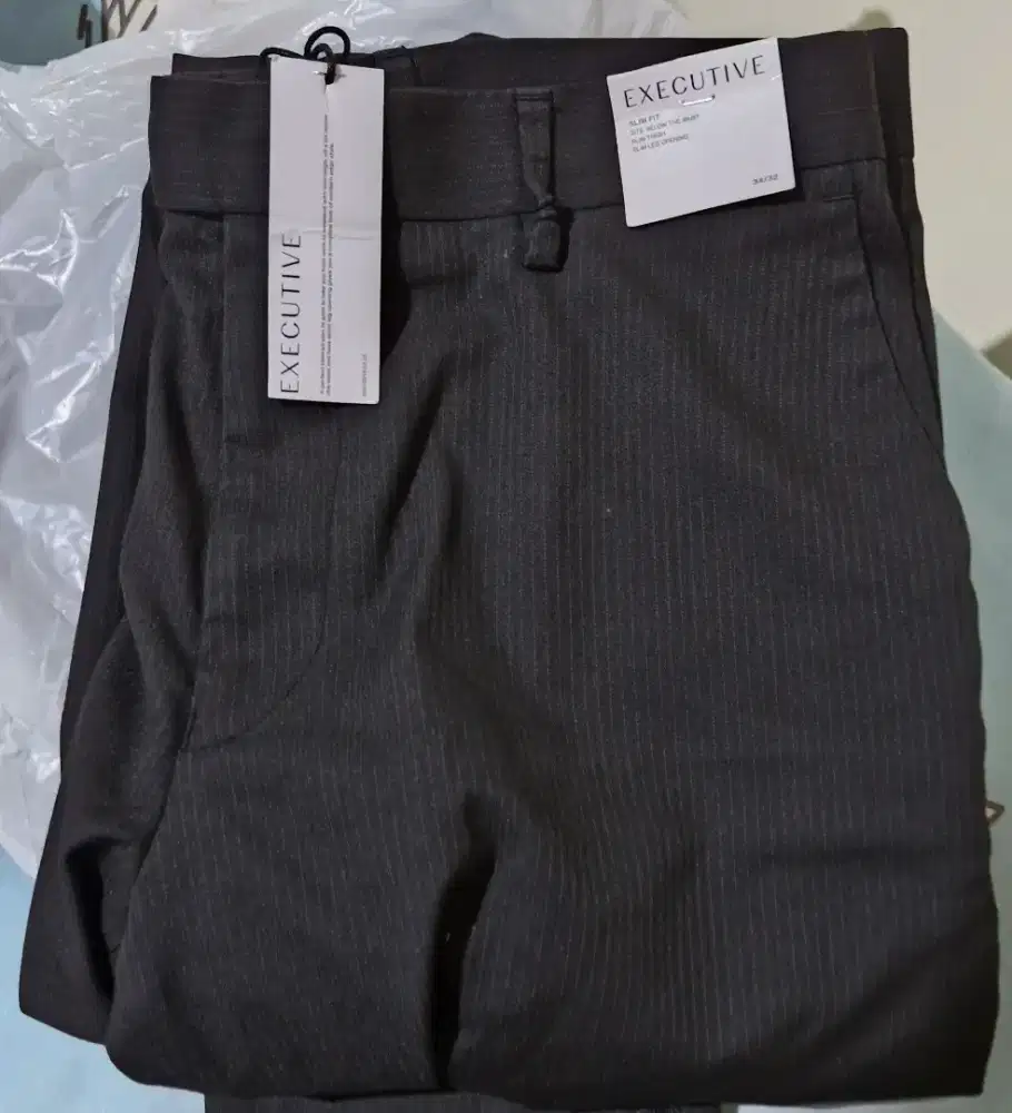 Celana Executive Slimfit Black size 34/35 BNWT (BARU) 100% ORI SALE