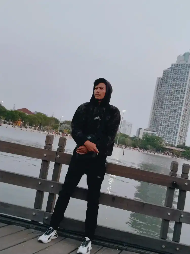 Cari kerjaan apa saja yg penting halal
