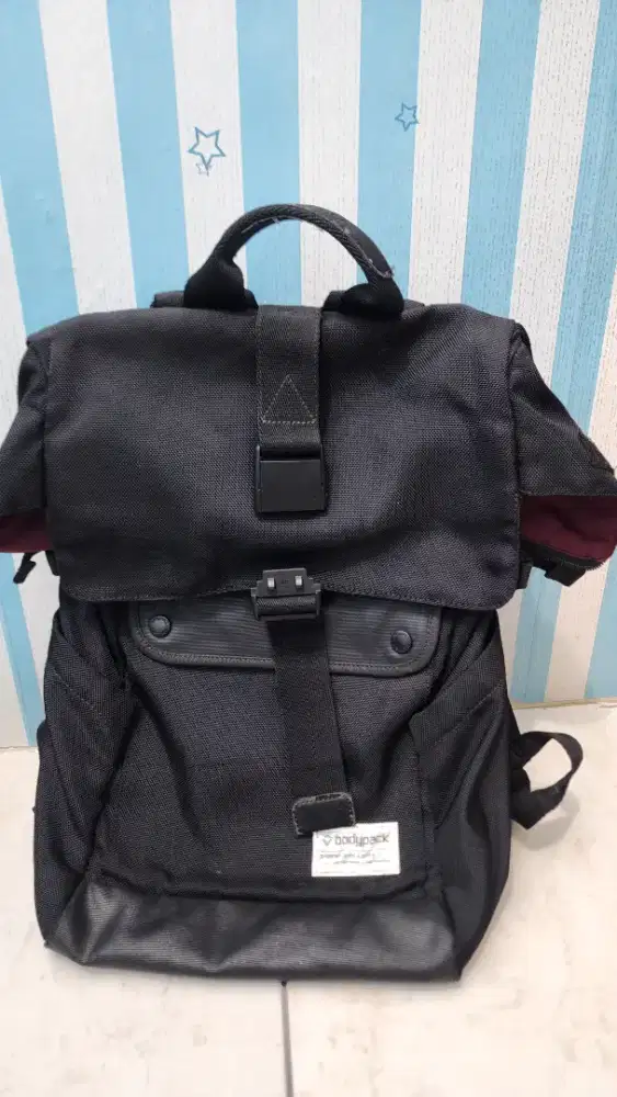 Tas Bodypack warna hitam