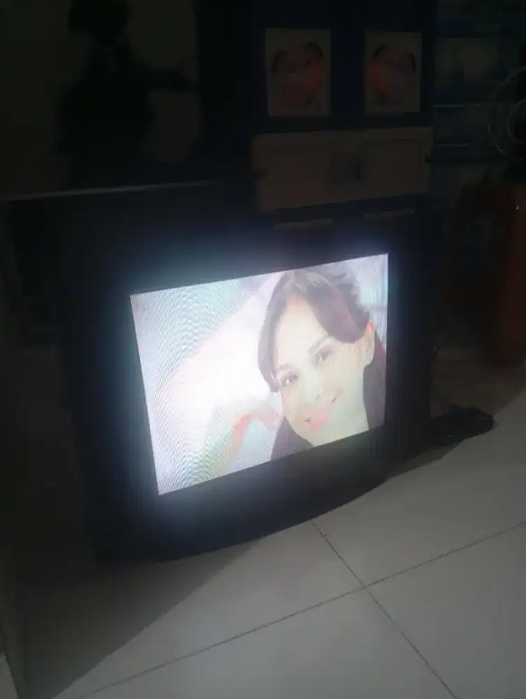 TV SAMSUNG 21 INCH SLIM + STB