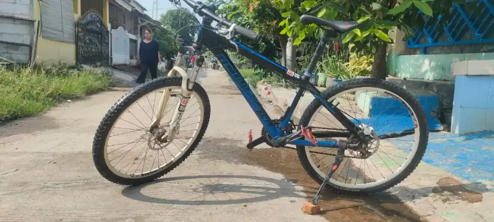 Sepeda gunung MTB UNITED XC72 MONZA