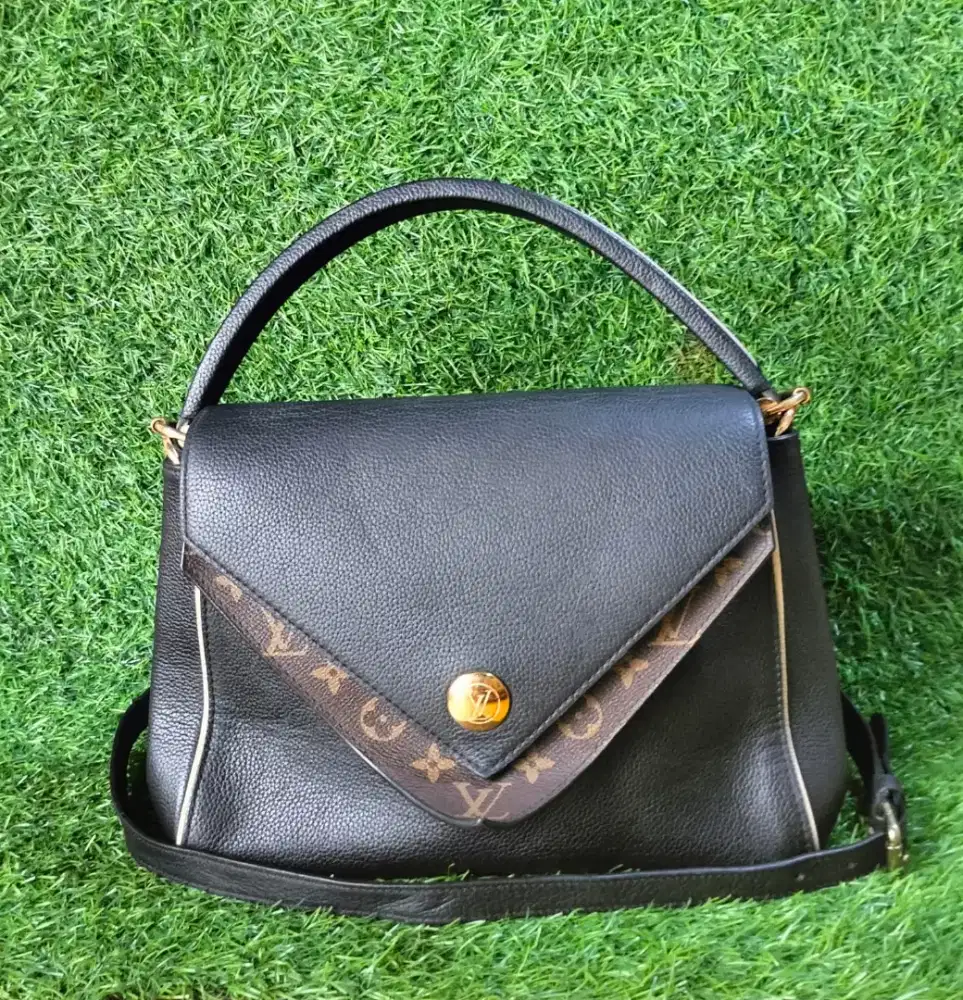 Louis Vuitton Double V