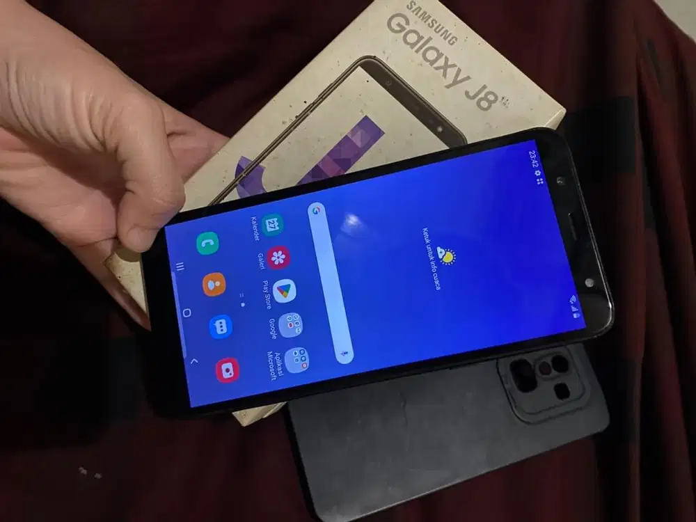 Samsung j8 3/32gb fullset normal no minus