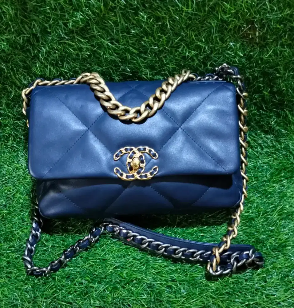 Chanel C19 size 25
