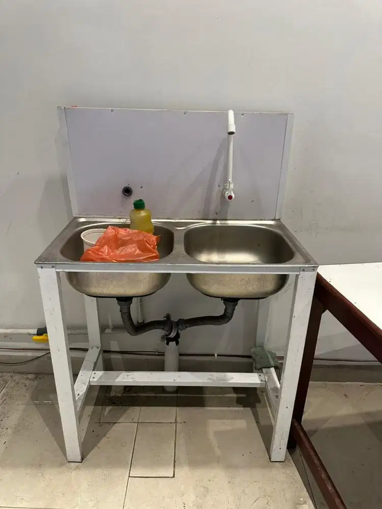 Wastafel cuci piring portable