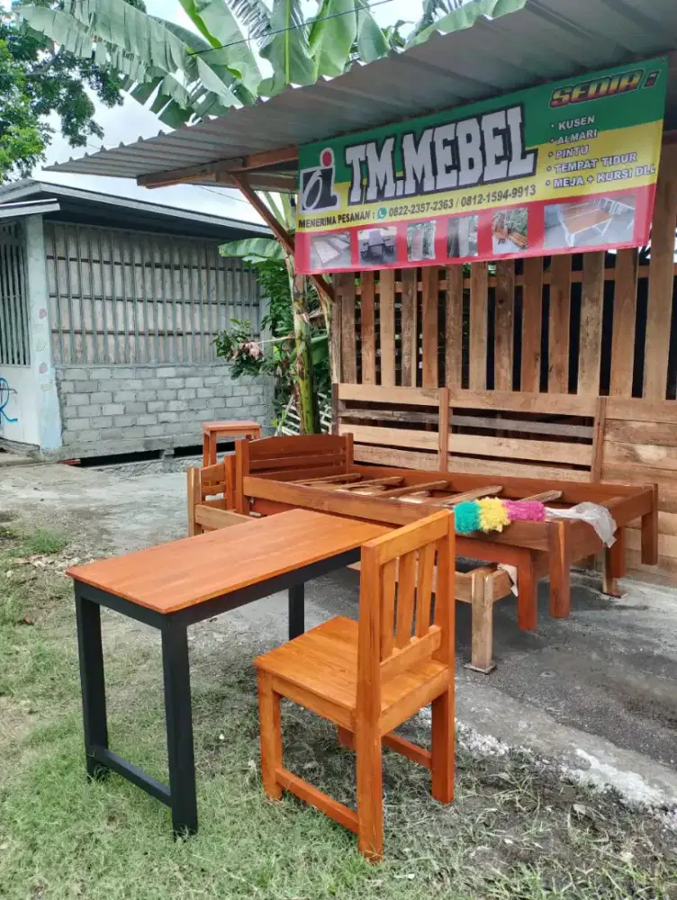 Meja kayu serbaguna
