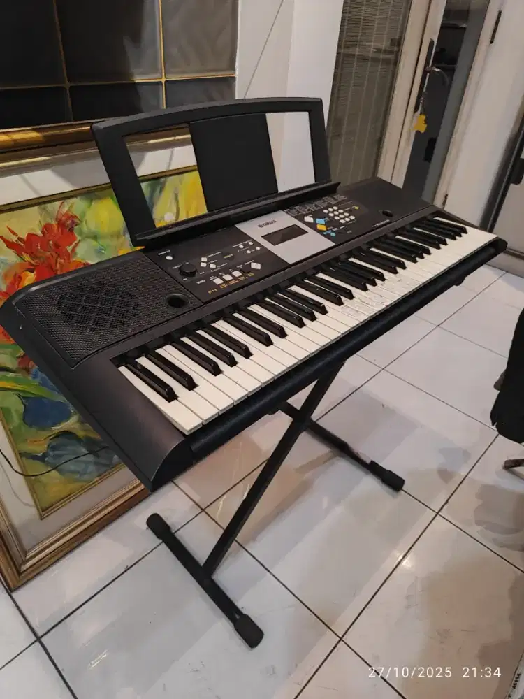 Keyboard Yamaha PSR-E223 bekas