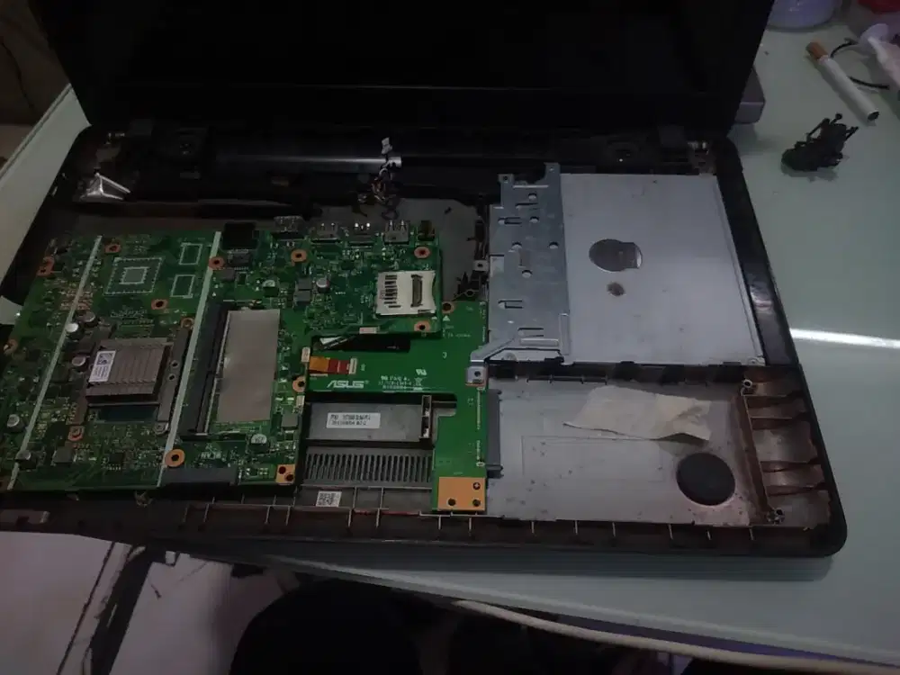 Service laptop dan komputer