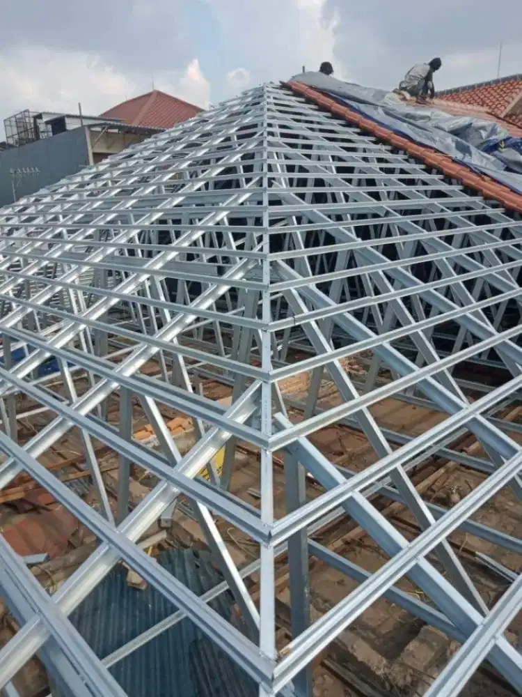 Bongkar pasang atap baja ringan