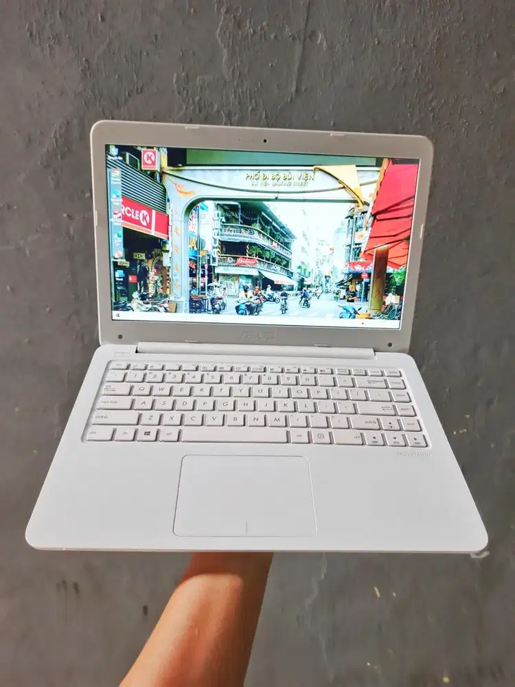 ASUS E402Y mulus no minus