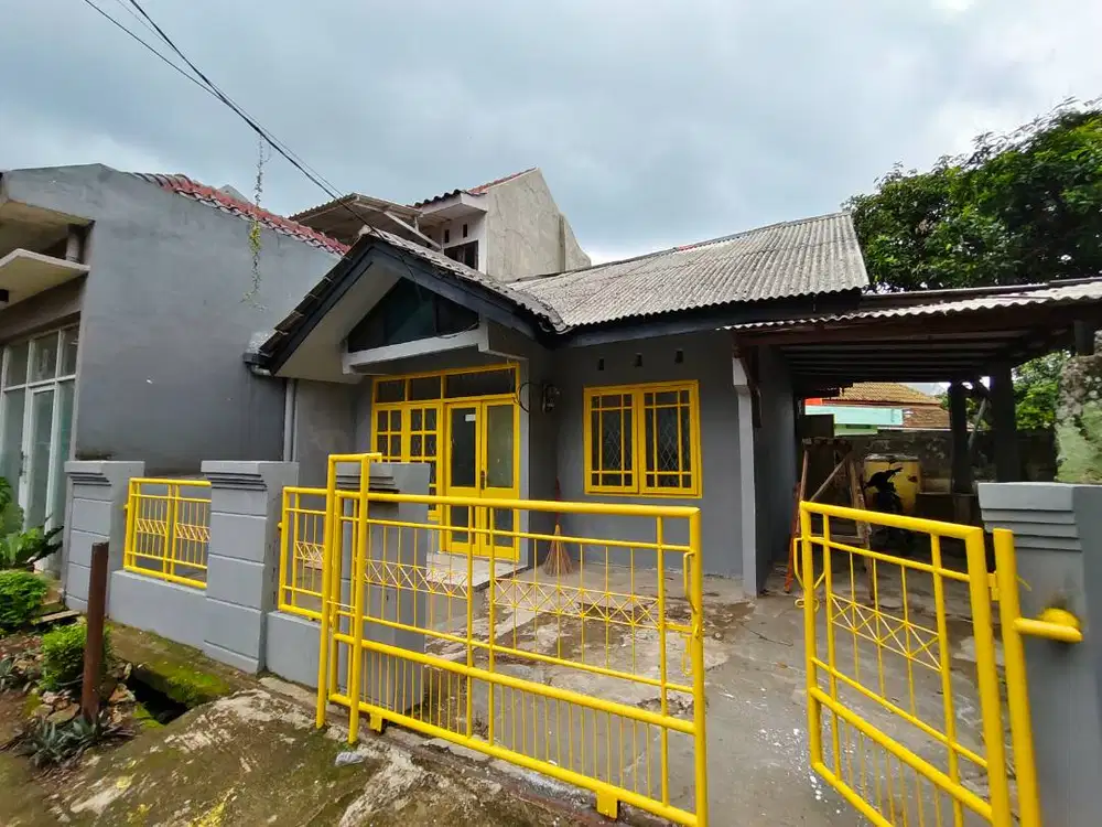 Rumah Tahunan Cibinong Strategis – 2 Kamar, Halaman Luas, Siap Huni