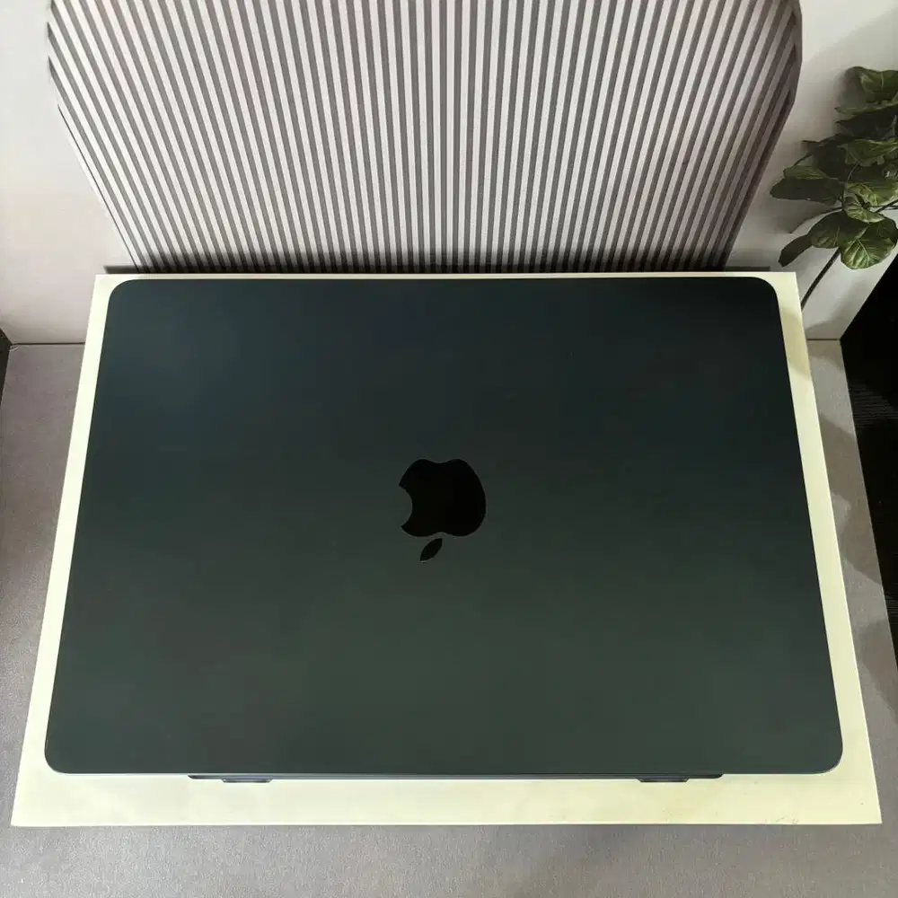 Macbook Air M2 8/256GB ibox
