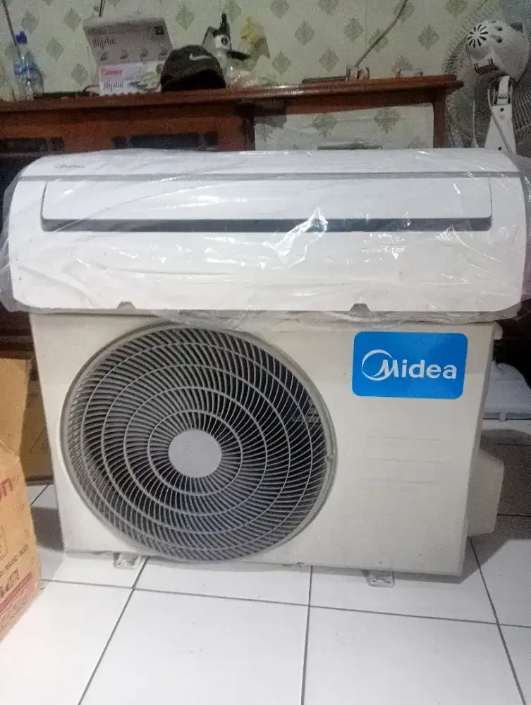 AC ,  midea  1/5 PK   copotan  baru 1 tahun