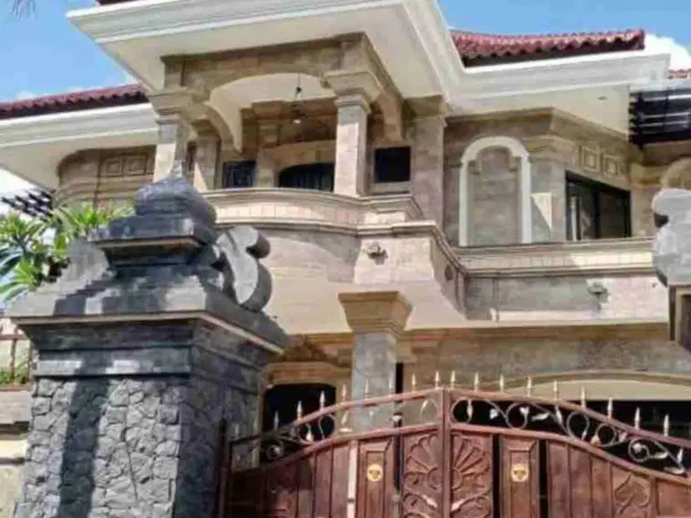 DIJUAL RUMAH MEWAH LOKASI LAPANGAN PUPUTAN RENON