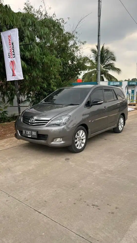 Kijang Innova At G orisinil