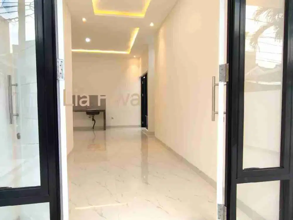 DISEWAKAN RUMAH BARU 2 LANTAI DI REGENSI MELATI MAS