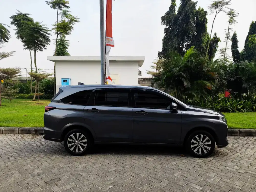 Tour travel rental mobil avanza innova zenix brio rent car xpander