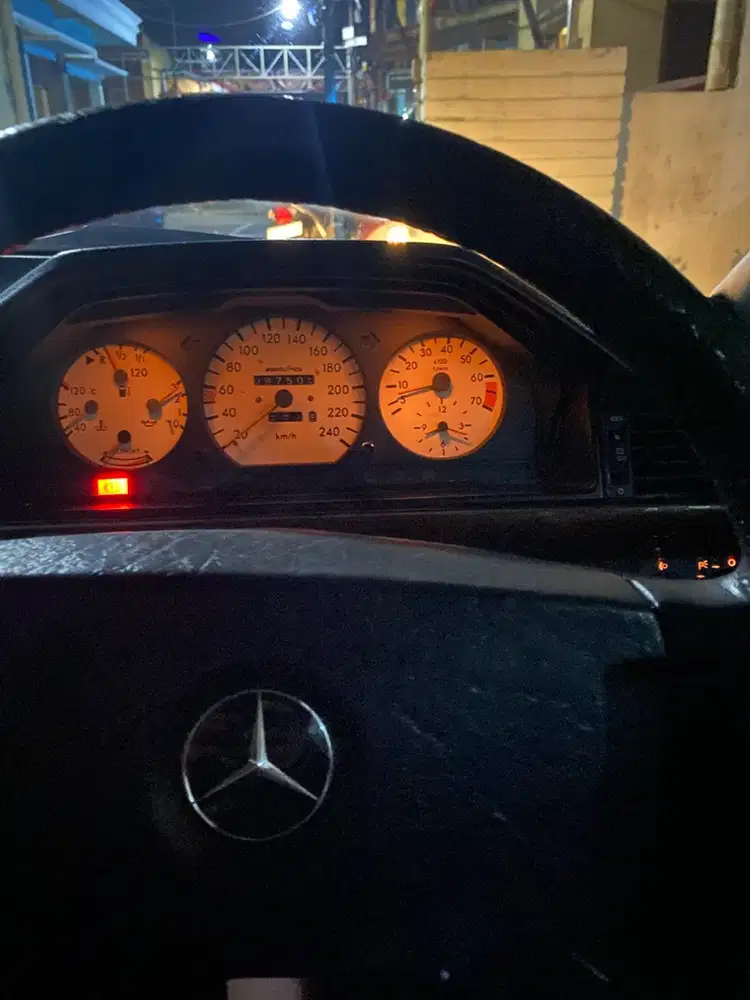 Mercedes-Benz E300 1989 Bensin