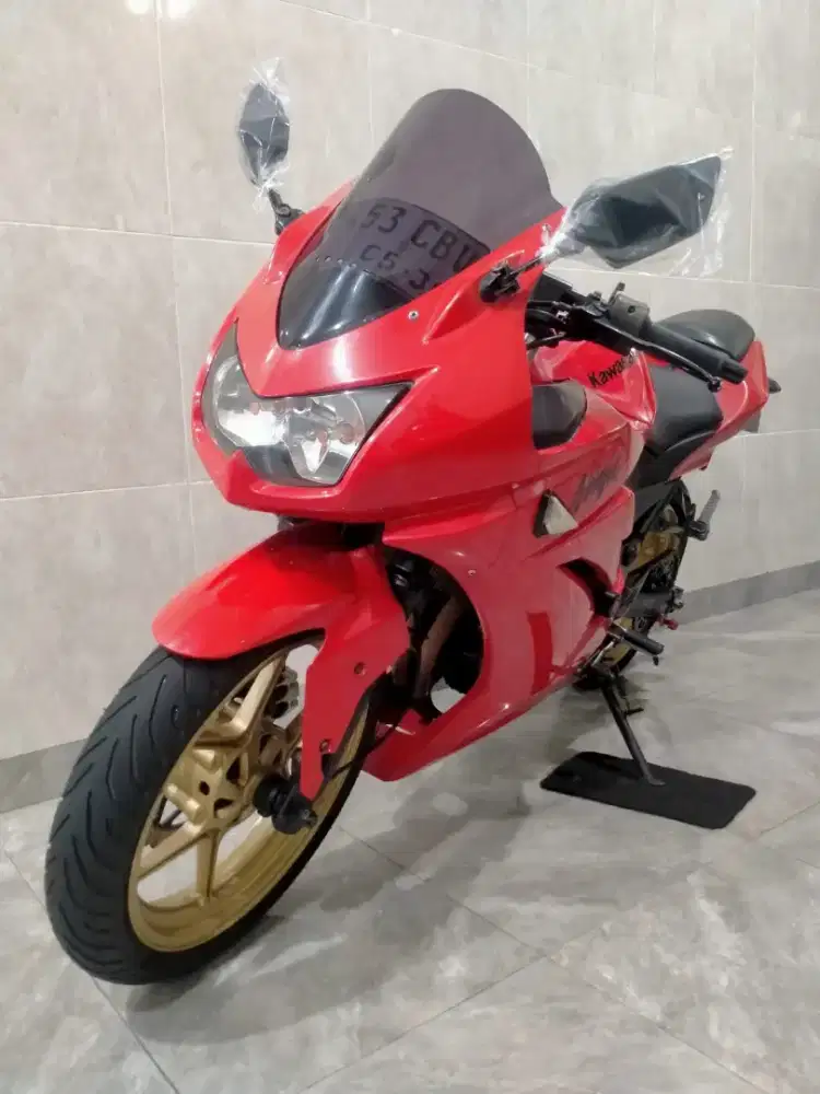 Kawasaki Ninja 250 cc Karbu Tahun 2010 Pajak Panjang Siap Pakai