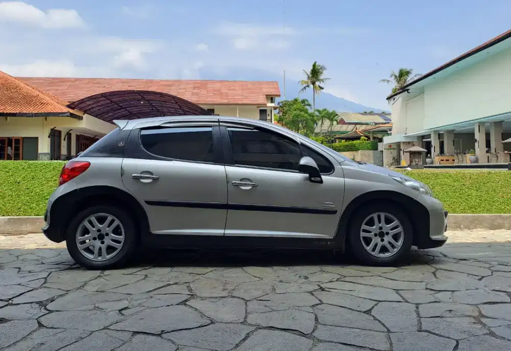 Peugeot 207 HB 1.4 Bensin Manual 3M Manis Mulus Murah