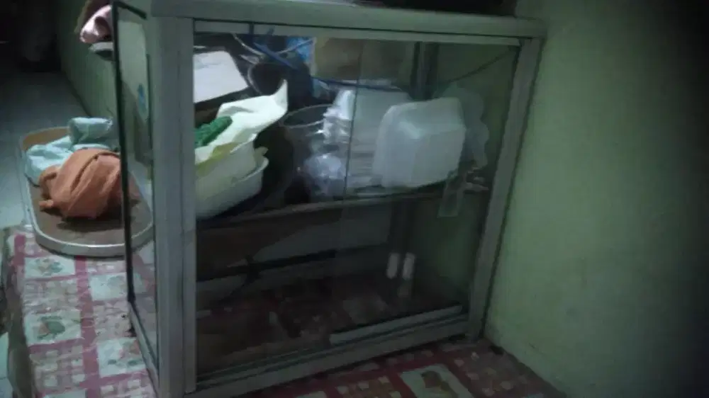 Jual etalase bekas utk usaha