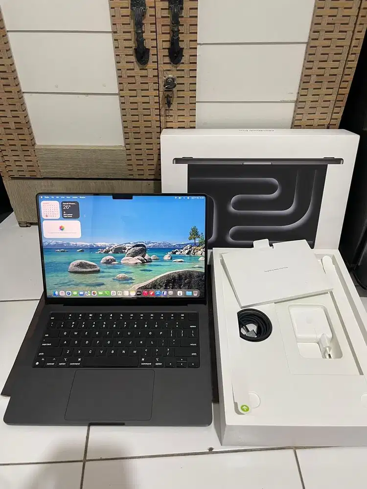 Macbook pro 14 inch M4 16/512GB Second IBOX Mulus Like New