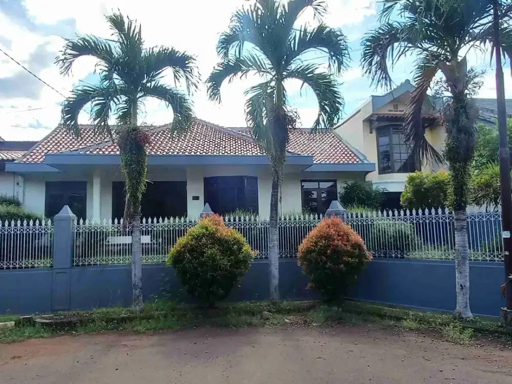 Dijual Rumah Lahan Luas Cantik Siap Huni Bukit Cimanggu City Dekat TOL