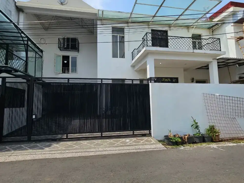 Dijual Rumah dalam Komplek Taman Radio Dalam Gandaria Utara, Kebayoran Baru – Cocok untuk Kantor, Ada Kolam & Rooftop, SHM