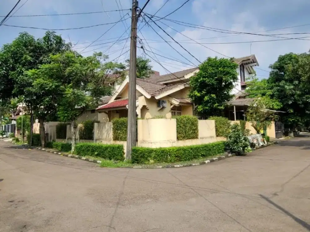 JUAL CEPAT, Rumah Posisi Hook di Bintaro Sektor 3A – Lokasi Strategis, Harga Terbaik !
