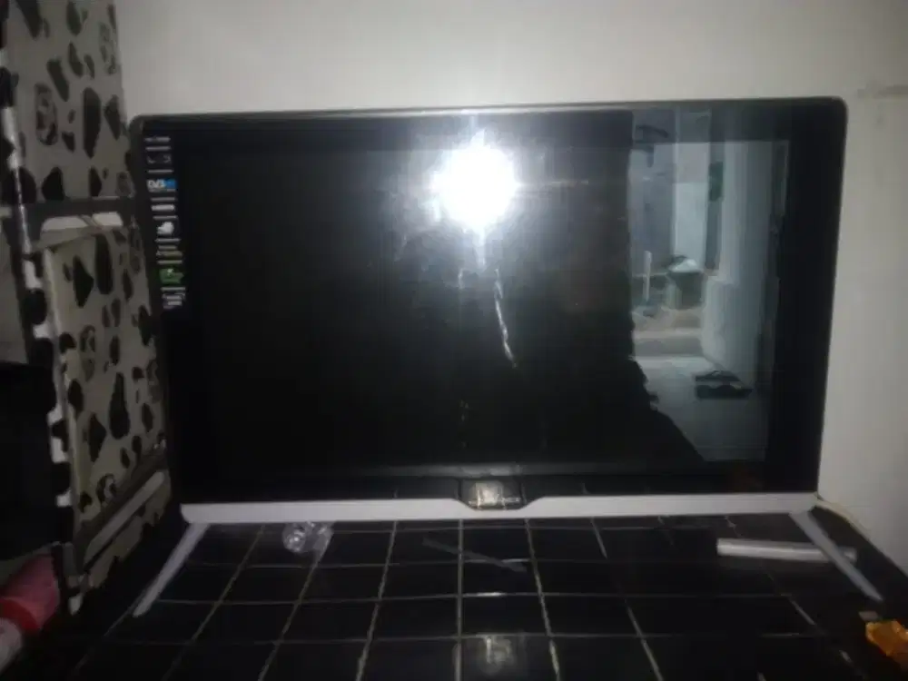 Tv advan layar 24inch