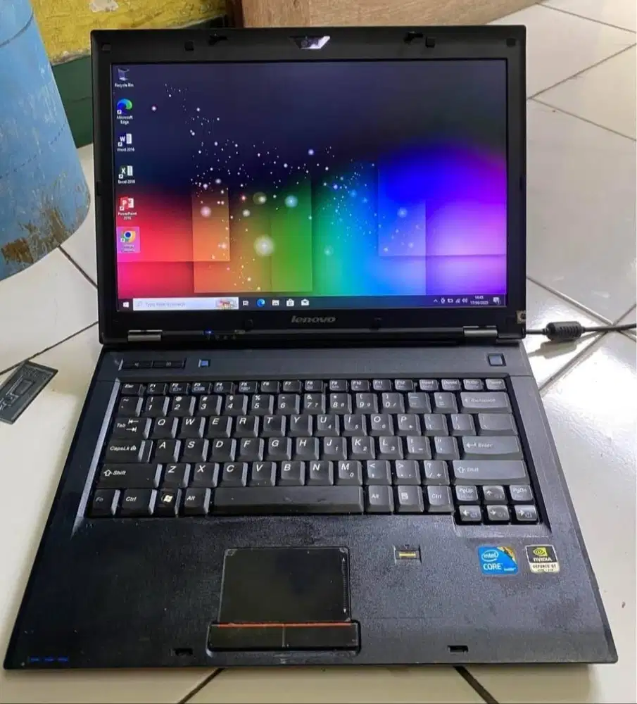 Laptop Lenovo Core i5 Double VGA