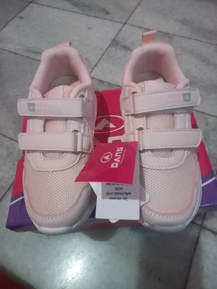 Sepatu anak size 31 NEW