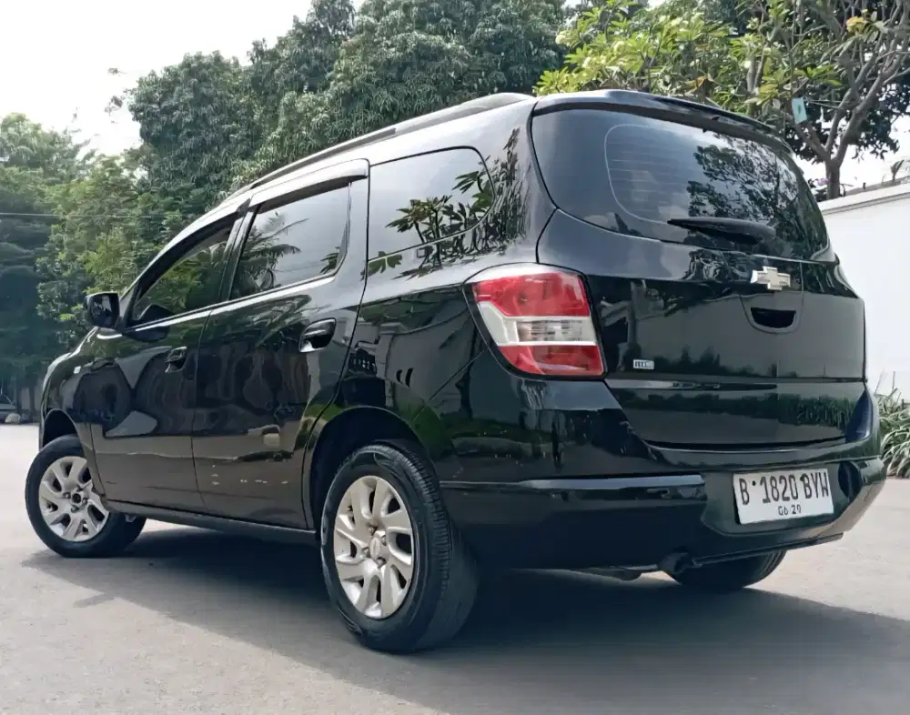 Chevrolet Spin 1.5 LTZ AT 2013 Hitam Istimewa Sekali Siap Pakai Trawat