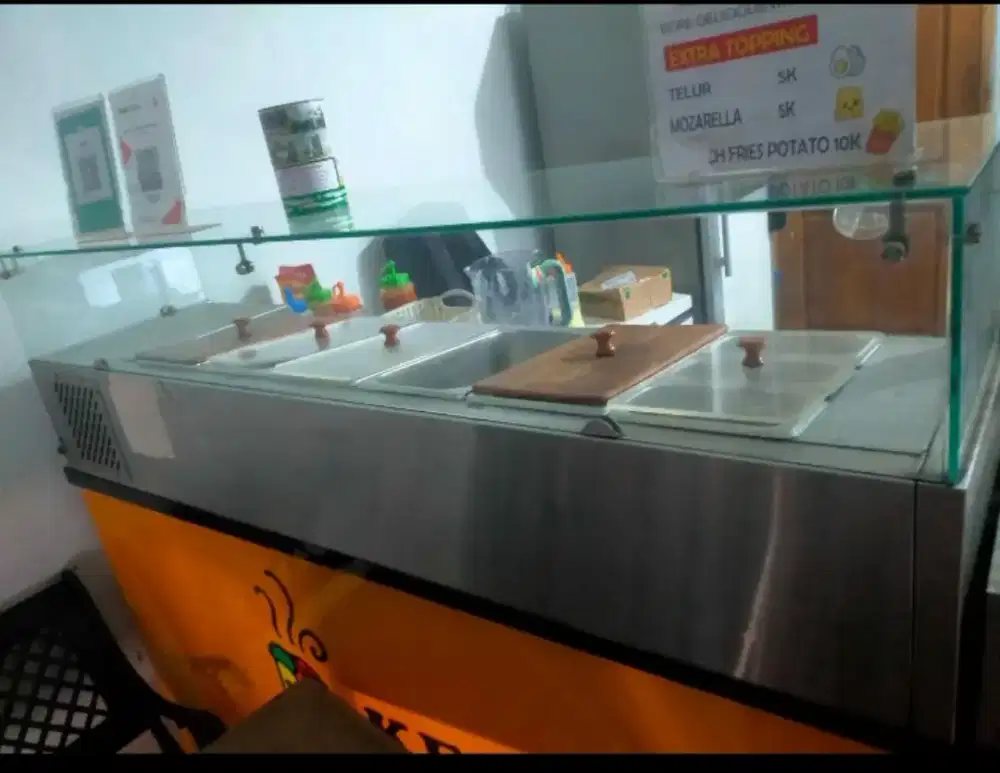 Chiller Salad bar atau showcase untuk display makanan