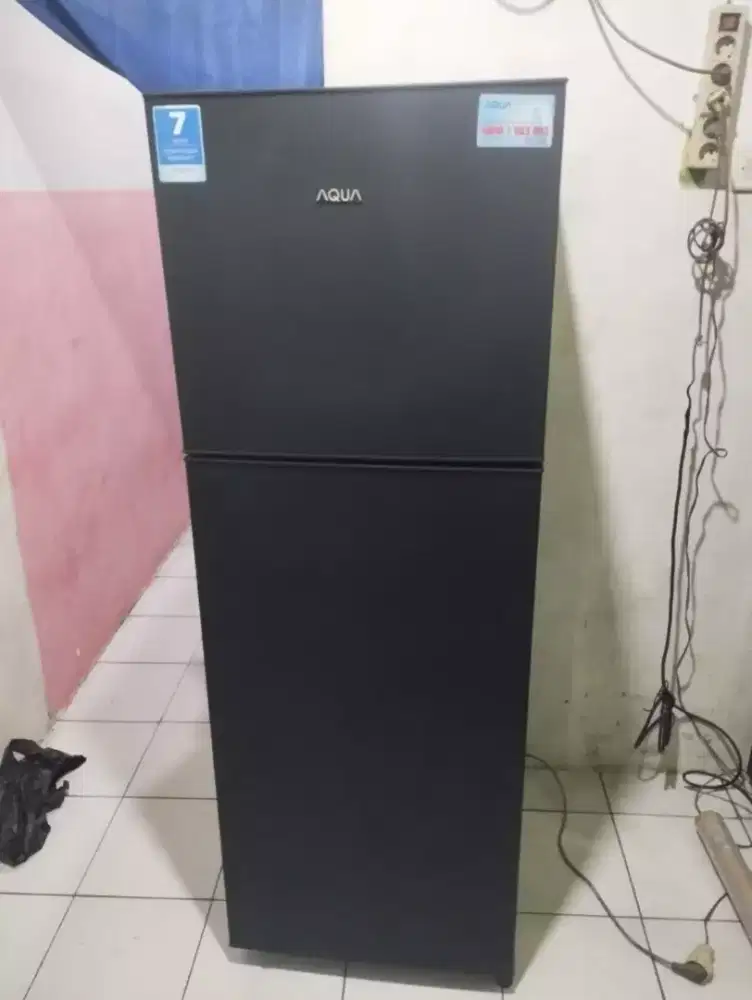 Di jual kulkas Aqua 2 pintu