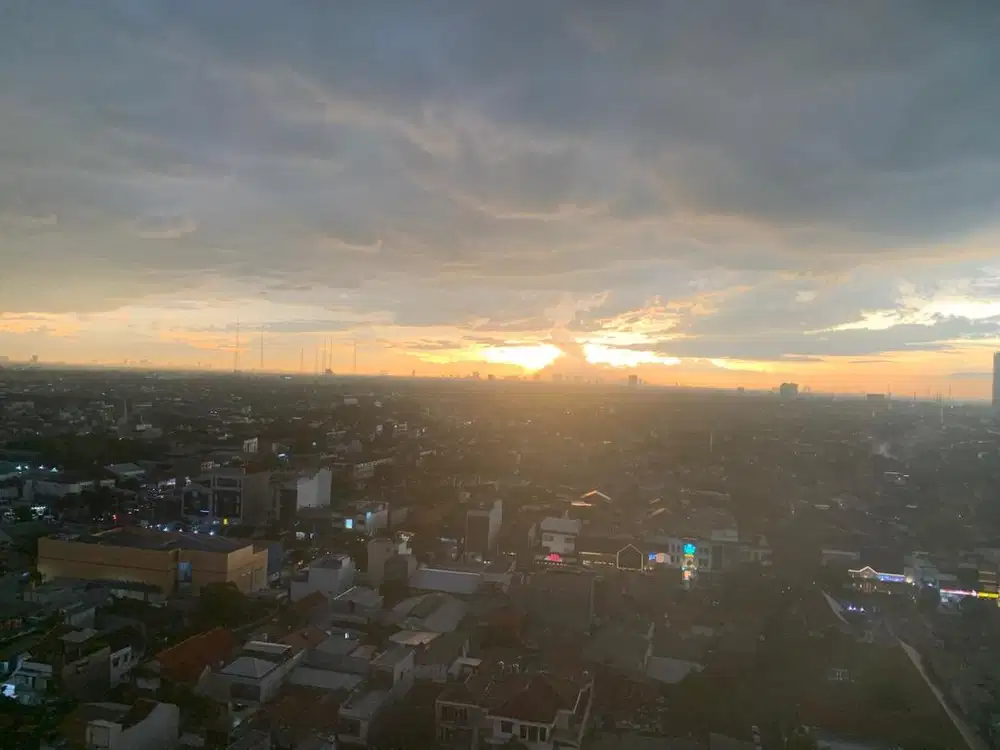 Di cari penjaga warung