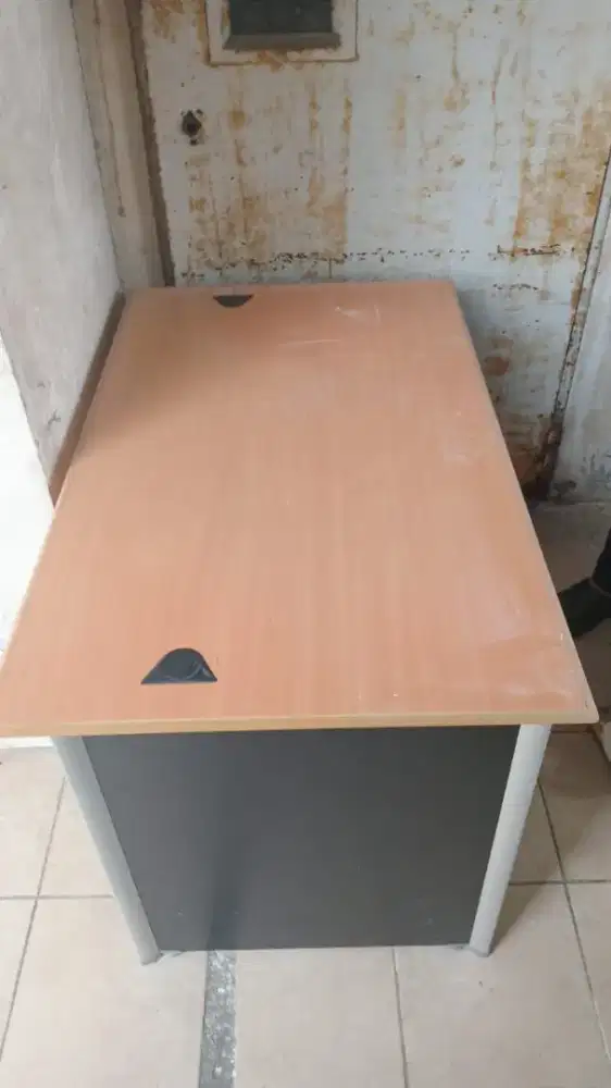 Meja kantor second