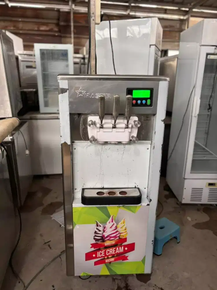 Mesin es krim
Merk Wirastar
Mulus ori