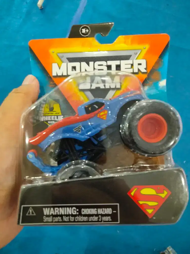 Monster jam Superman merk Hot wheels
